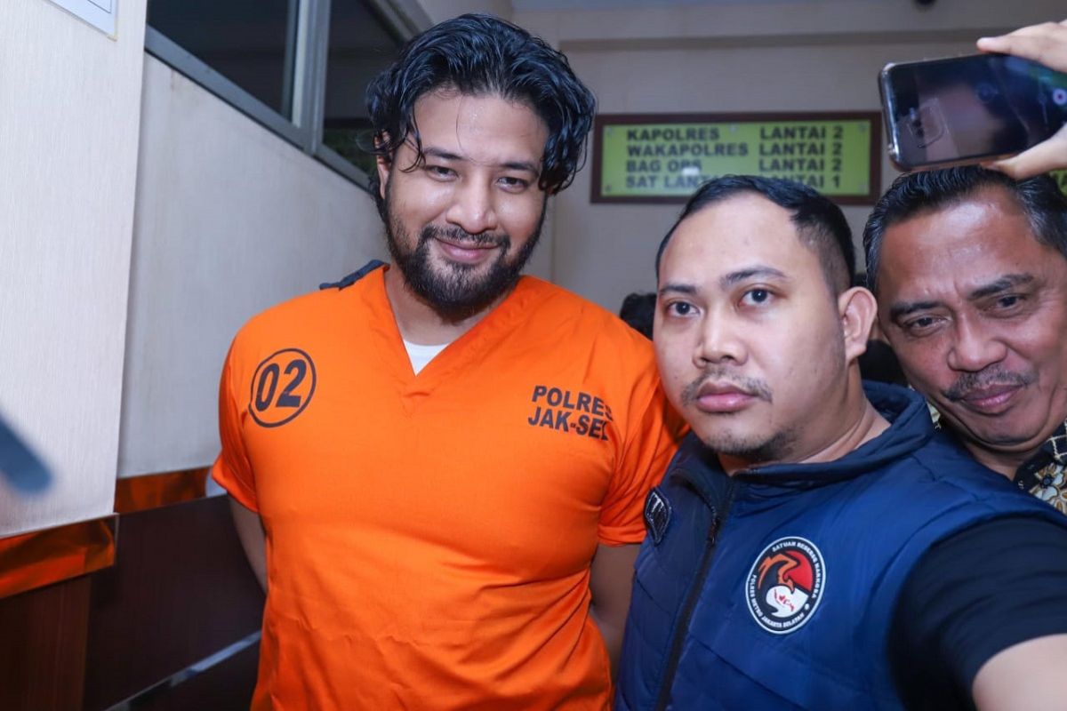 Ammar Zoni Membatalkan Pernikahan dengan Dokter Kamelia | cancelledmovies.com Ammar Zoni Membatalkan Pernikahan dengan Dokter Kamelia