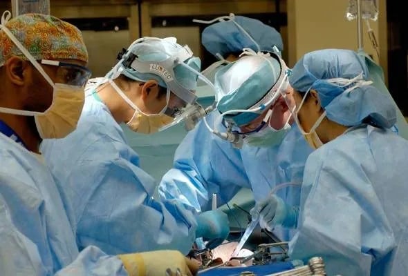 Rumah Sakit Arab Saudi Lakukan Operasi Tumor Otak dengan Robot | cancelledmovies.com Rumah Sakit Arab Saudi Lakukan Operasi Tumor Otak dengan Robot