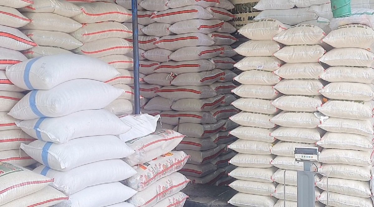 Stok Beras 5 Juta Ton dan Minyak Goreng 46 Juta Liter Aman